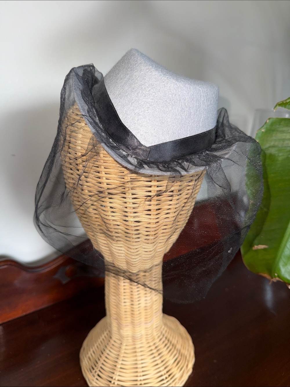 "tilt hat" or "mourning hat" popular in the 1930s formal events church services.